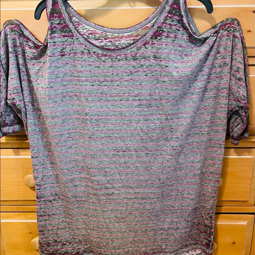 Cold shoulder tunic top